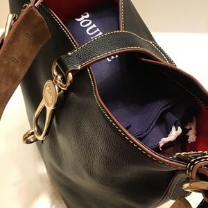 DOONEY & BOURKE LARGE LEATHER BUCKET HANDBAG